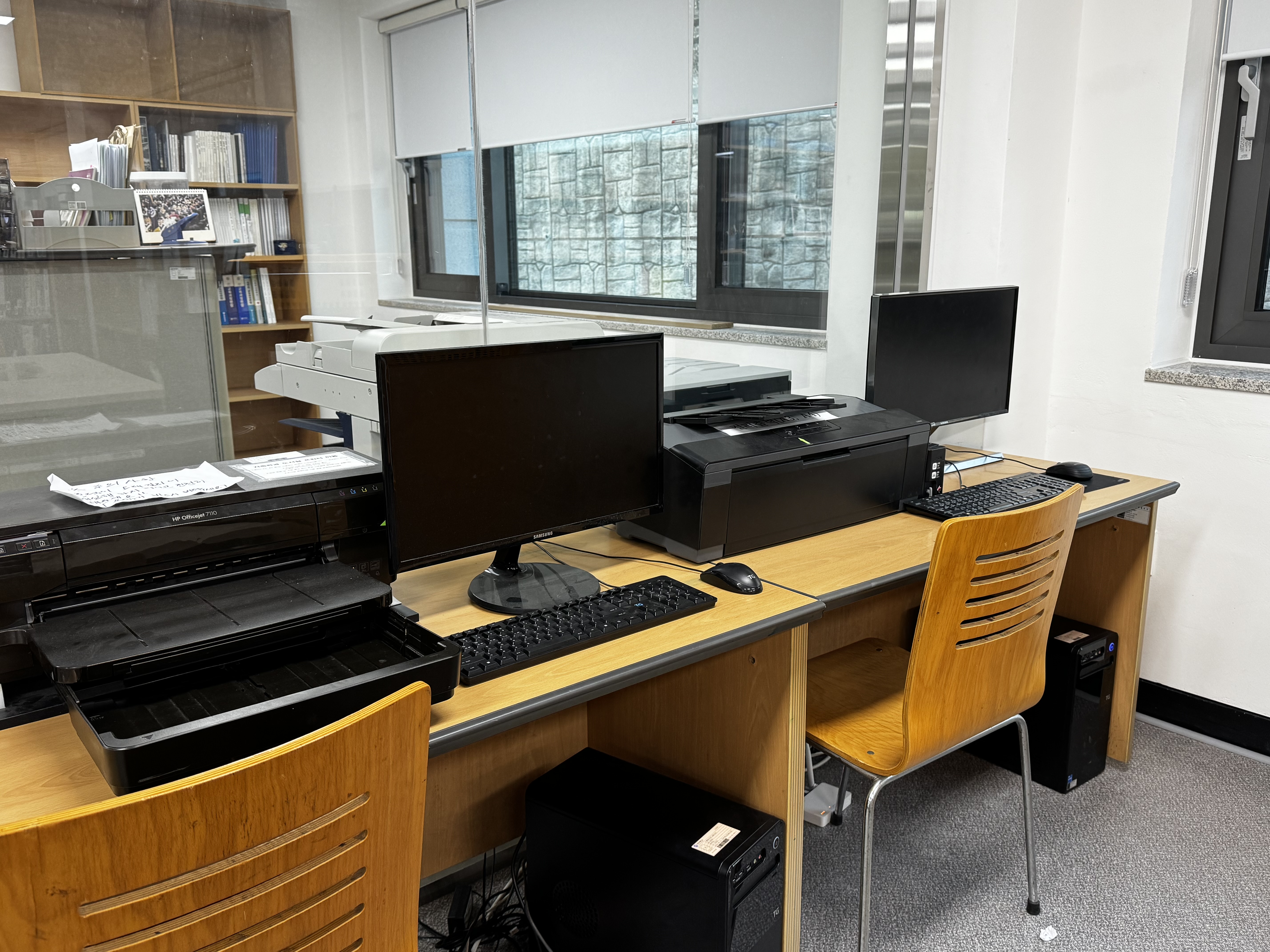 도서실 내 컴퓨터, 복사기 시설 사진